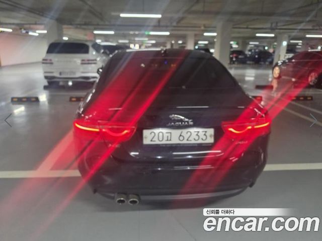 Jaguar XE 2018 — photo 2