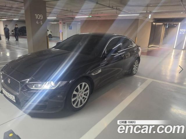 Jaguar XE 2018 — photo 3