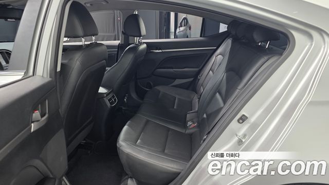 Hyundai AVANTE 2016 — photo 18
