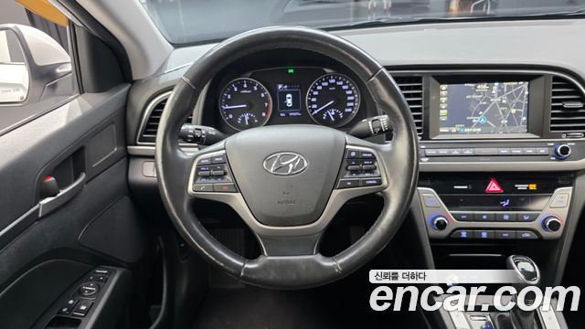 Hyundai AVANTE 2016 — photo 19