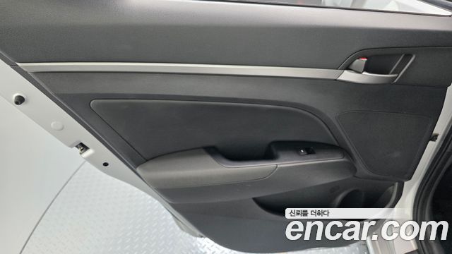 Hyundai AVANTE 2016 — photo 15