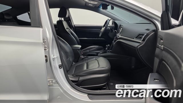 Hyundai AVANTE 2016 — photo 16