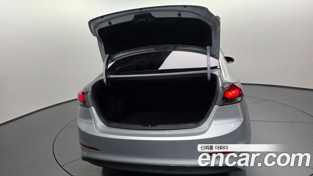 Hyundai AVANTE 2016 — photo 31