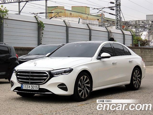 Mercedes-Benz E-Class 2026 — photo 1