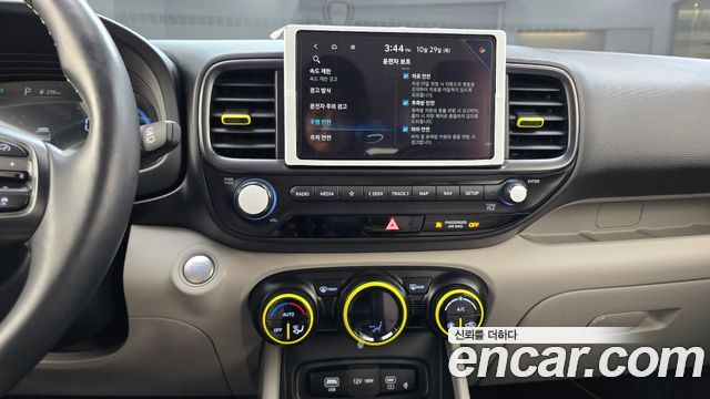 Hyundai Venue 2023 — photo 14