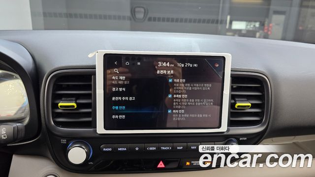 Hyundai Venue 2023 — photo 17