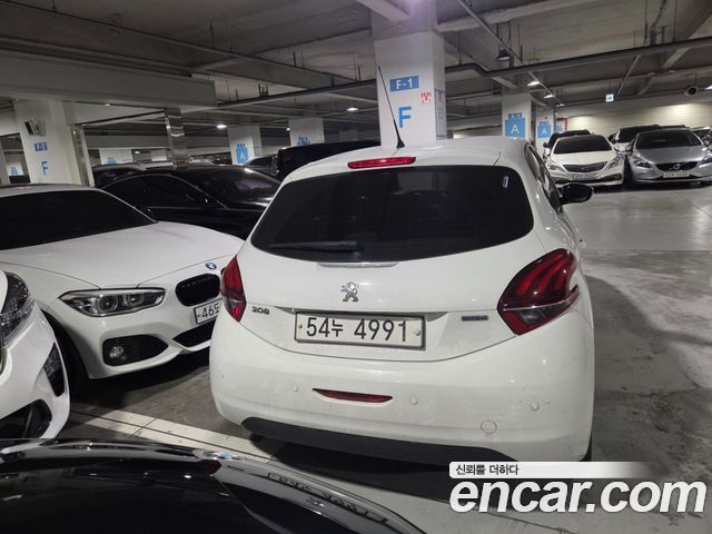 Peugeot 208 2017 — photo 3