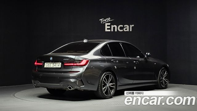BMW 3-Series 2019 — photo 2