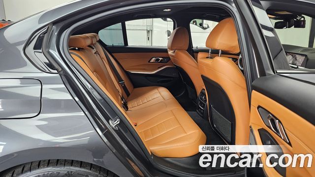 BMW 3-Series 2019 — photo 12