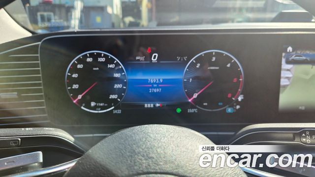 Mercedes-Benz GLE-Class 2025 — photo 11