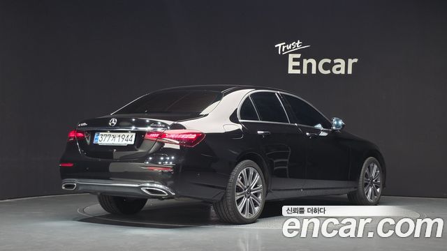 Mercedes-Benz E-Class 2023 — photo 2