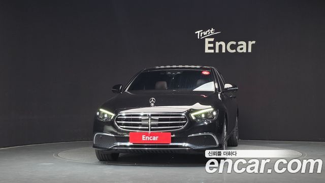Mercedes-Benz E-Class 2023 — photo 3