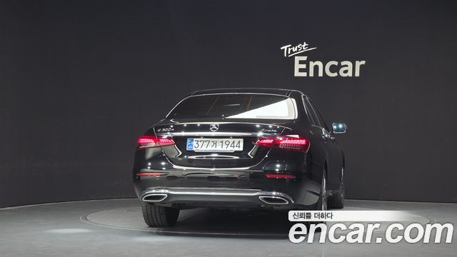 Mercedes-Benz E-Class 2023 — photo 4