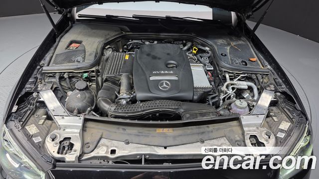 Mercedes-Benz E-Class 2023 — photo 6