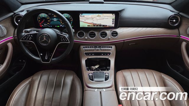 Mercedes-Benz E-Class 2023 — photo 7