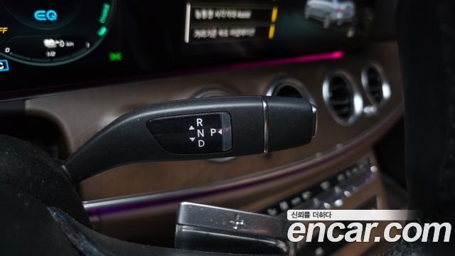 Mercedes-Benz E-Class 2023 — photo 9