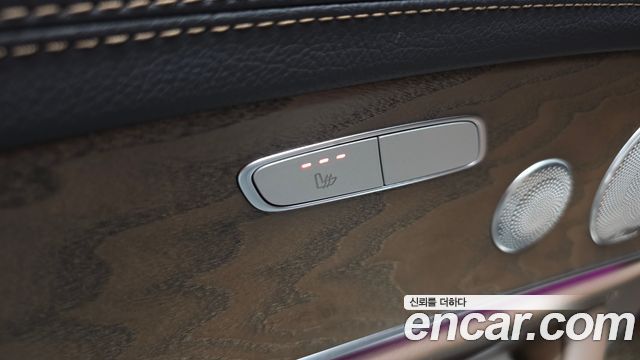 Mercedes-Benz E-Class 2023 — photo 18