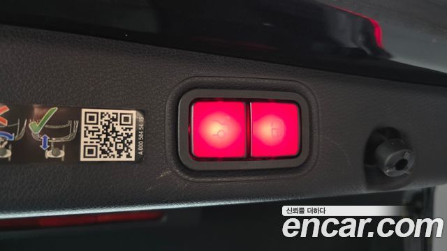 Mercedes-Benz E-Class 2023 — photo 19
