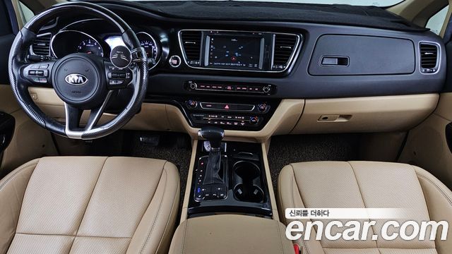 Kia Canival 2017 — photo 10
