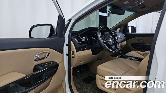 Kia Canival 2017 — photo 13