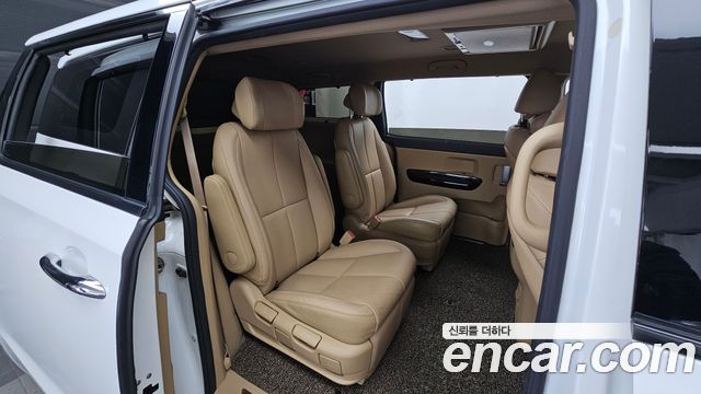 Kia Canival 2017 — photo 17