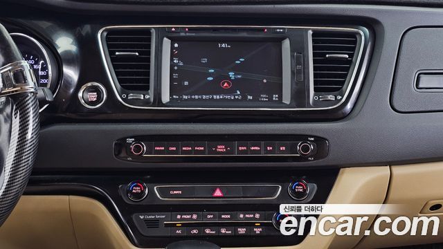 Kia Canival 2017 — photo 18