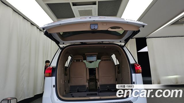 Kia Canival 2017 — photo 22