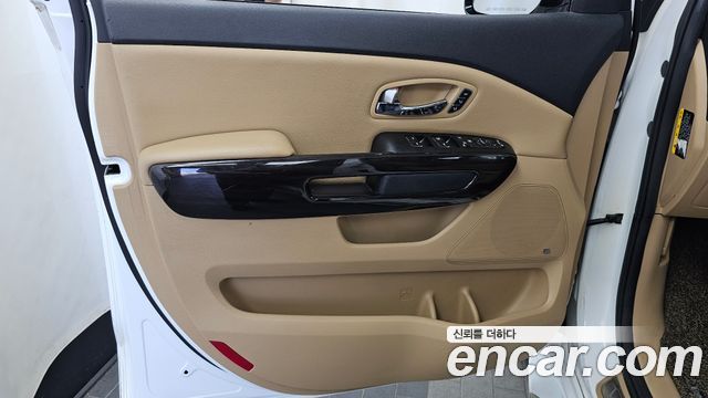 Kia Canival 2017 — photo 14
