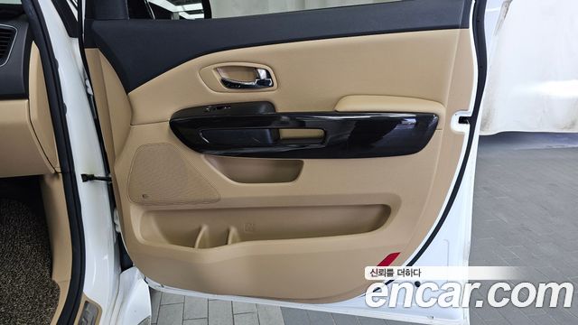Kia Canival 2017 — photo 15