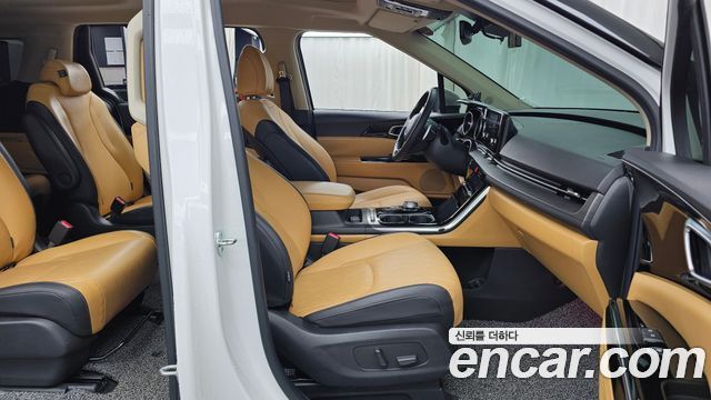 Kia Canival 2022 — photo 16