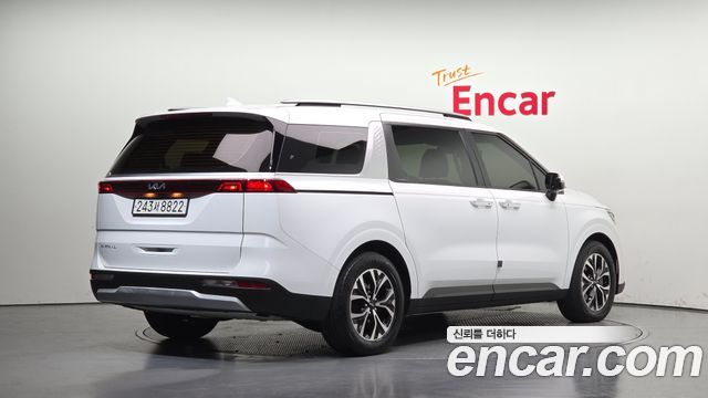 Kia Canival 2023 — photo 2