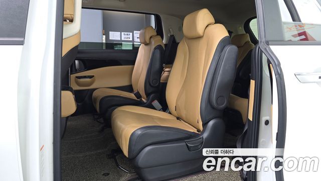Kia Canival 2023 — photo 11