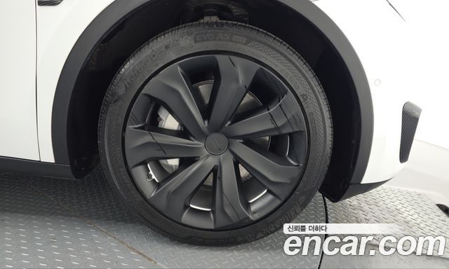 Tesla Model Y 2021 — photo 7