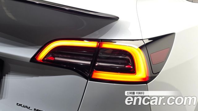 Tesla Model Y 2021 — photo 9