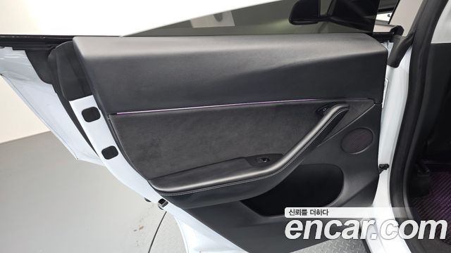 Tesla Model Y 2021 — photo 15