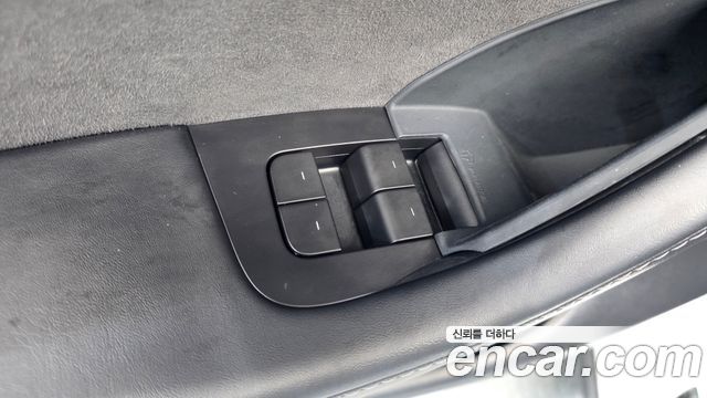 Tesla Model Y 2021 — photo 29