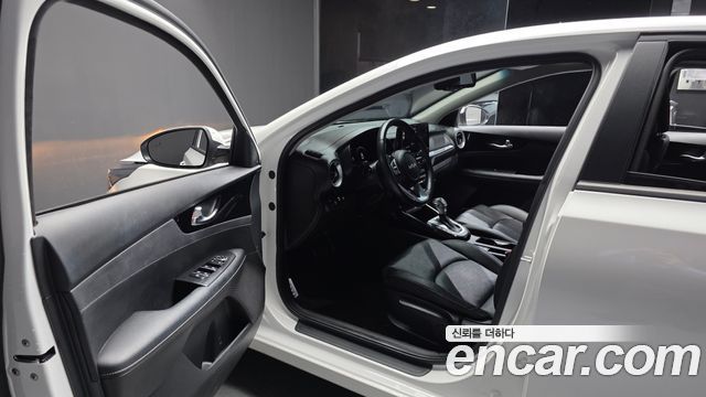 Kia K3 2023 — photo 13