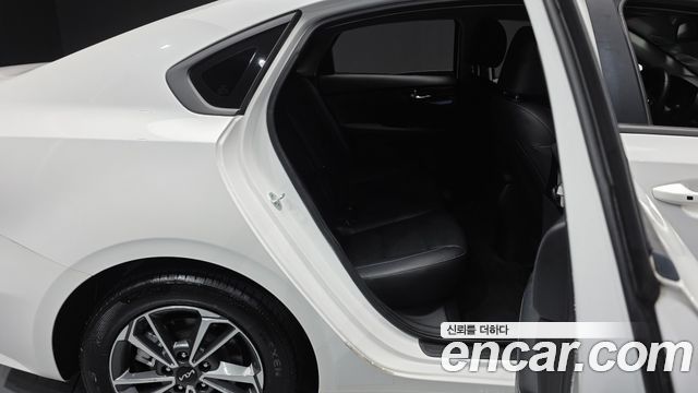 Kia K3 2023 — photo 17