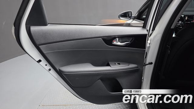 Kia K3 2023 — photo 15