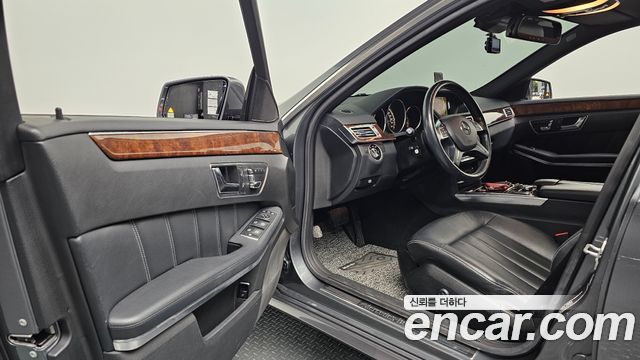 Mercedes-Benz E-Class 2016 — photo 13