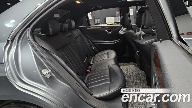 Mercedes-Benz E-Class 2016 — photo 17