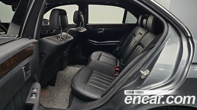 Mercedes-Benz E-Class 2016 — photo 18
