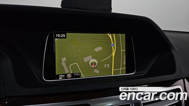 Mercedes-Benz E-Class 2016 — photo 20