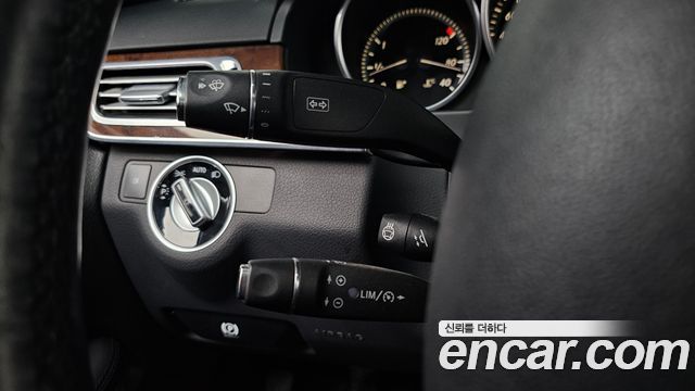 Mercedes-Benz E-Class 2016 — photo 25