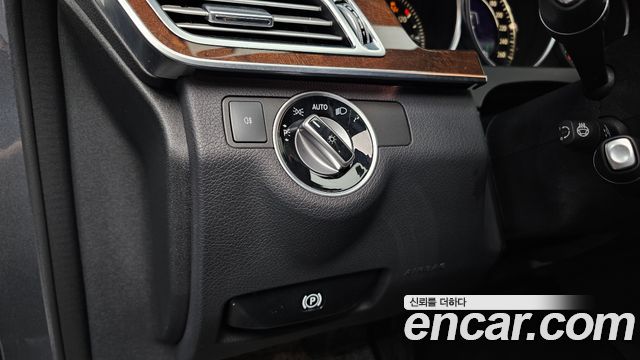 Mercedes-Benz E-Class 2016 — photo 26