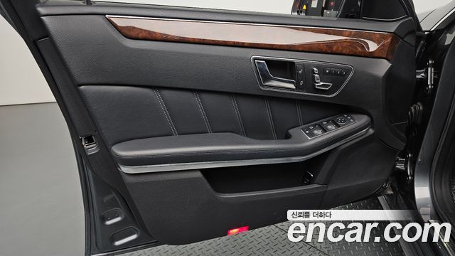 Mercedes-Benz E-Class 2016 — photo 14