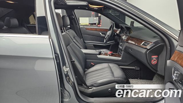 Mercedes-Benz E-Class 2016 — photo 16
