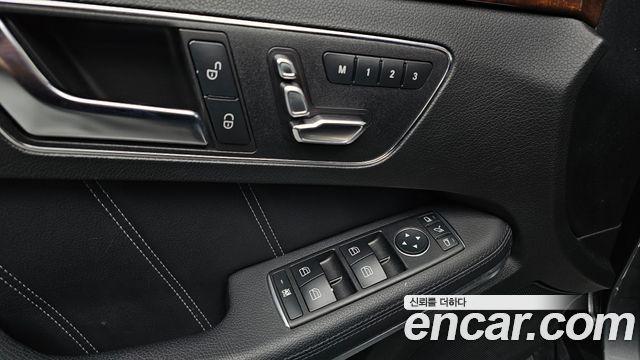 Mercedes-Benz E-Class 2016 — photo 28
