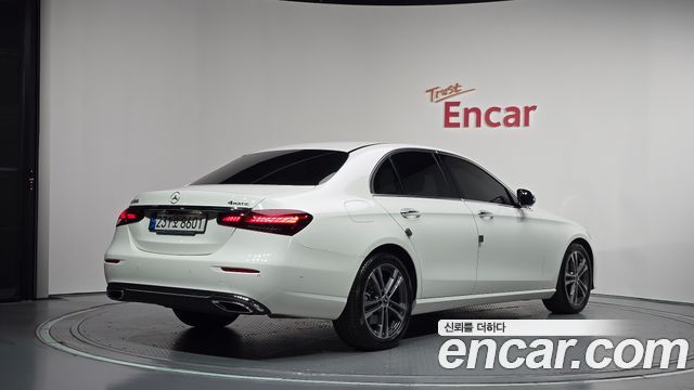 Mercedes-Benz E-Class 2022 — photo 2