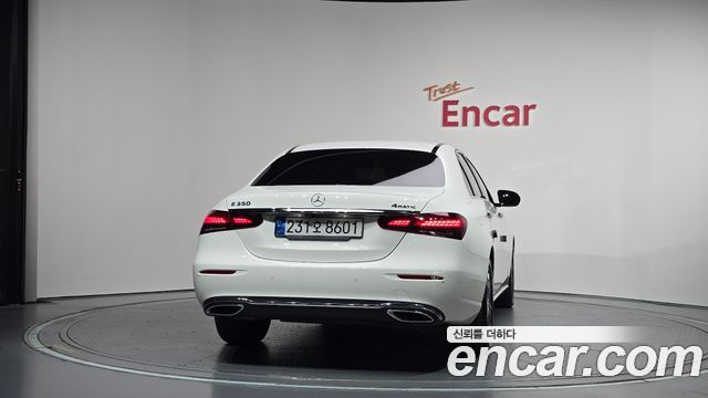 Mercedes-Benz E-Class 2022 — photo 4